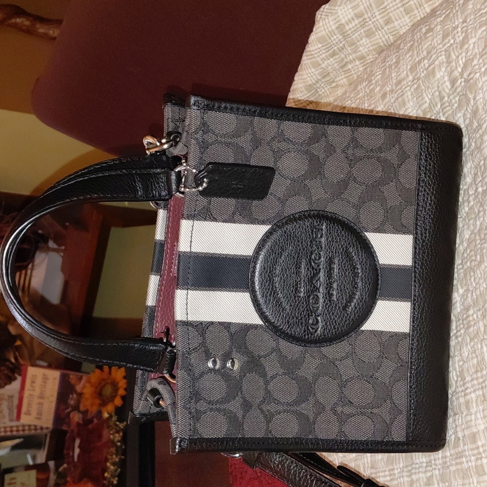 COACH DEMPSEY 22 TOTE
